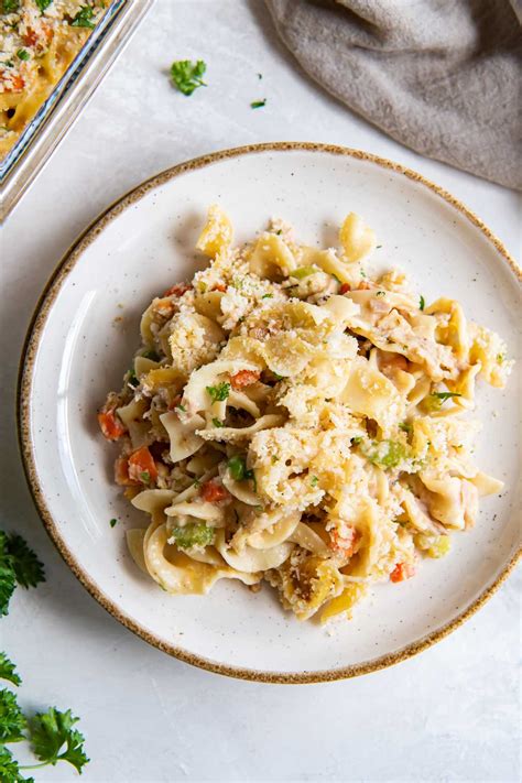 How many sugar are in fish tuna and bow tie casserole - calories, carbs, nutrition