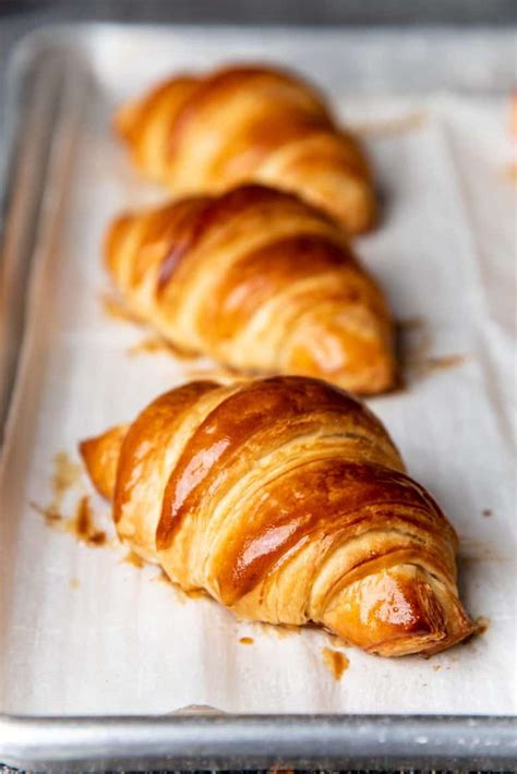 How many sugar are in french croissant - calories, carbs, nutrition