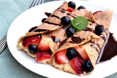 How many sugar are in fresh berry crepes - calories, carbs, nutrition