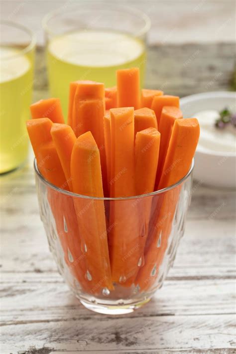 How many sugar are in fresh carrot sticks - calories, carbs, nutrition