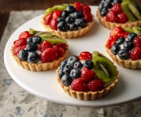 How many sugar are in fresh fruit tart - calories, carbs, nutrition