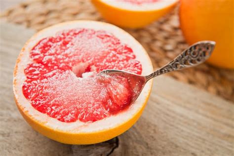 How many sugar are in fresh grapefruit half - calories, carbs, nutrition