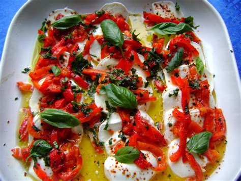 How many sugar are in fresh mozzarella, red pepper & tomato - calories, carbs, nutrition