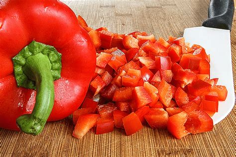 How many sugar are in fresh red bell peppers diced (63107.0) - calories, carbs, nutrition