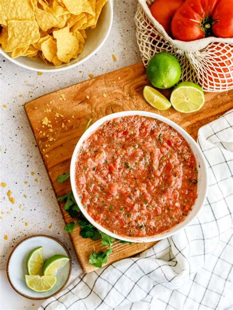 How many sugar are in fresh tomato salsa - calories, carbs, nutrition