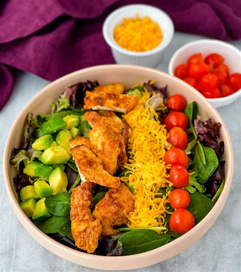 How many sugar are in fried chicken salad - calories, carbs, nutrition