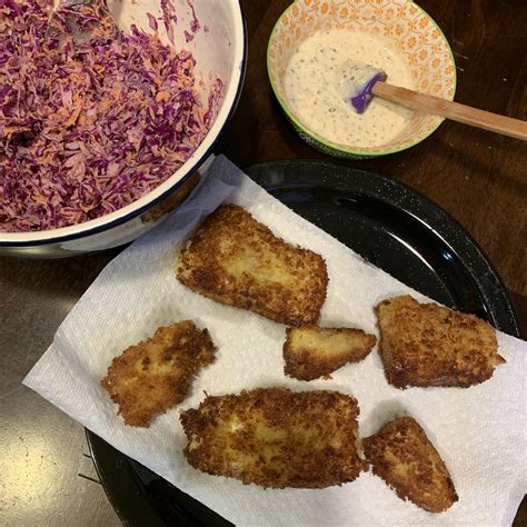 How many sugar are in fried cod sandwich with red onion - calories, carbs, nutrition