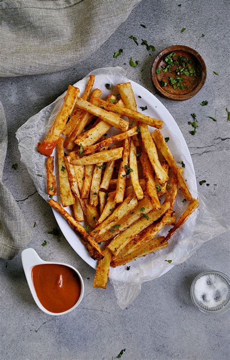 How many sugar are in fried yucca chips (60928.0) - calories, carbs, nutrition