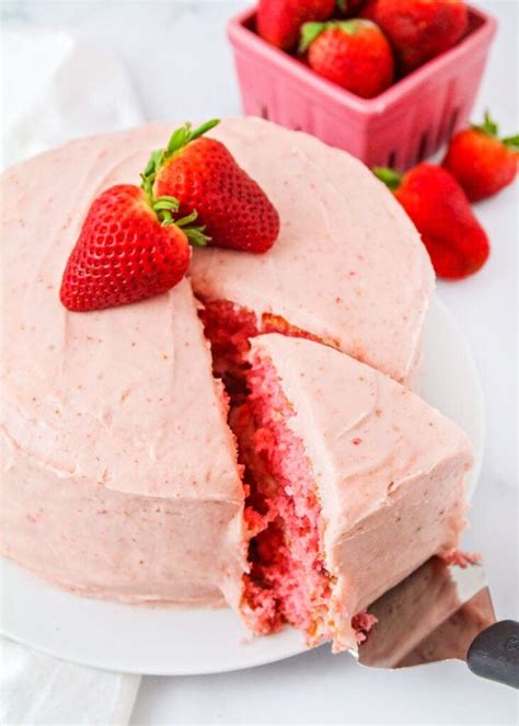 How many sugar are in frosted strawberry - calories, carbs, nutrition
