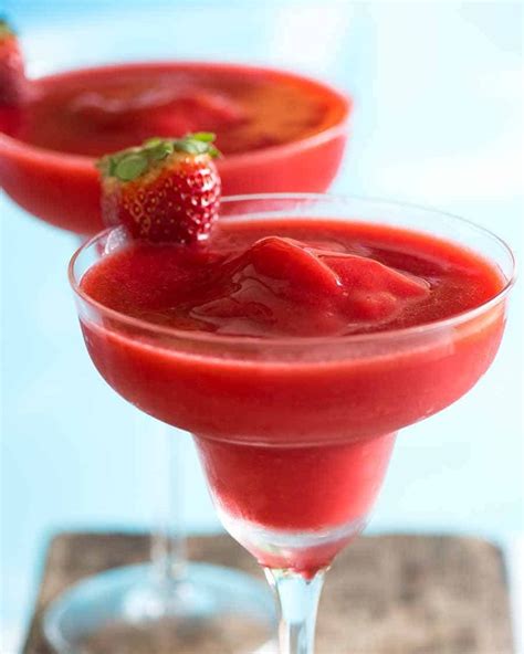 How many sugar are in frozen strawberry daquiri - calories, carbs, nutrition