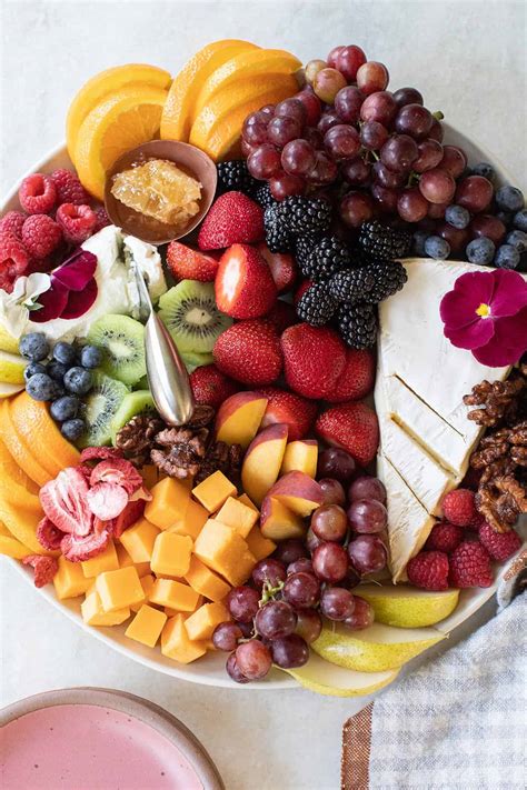 How many sugar are in fruit and cheese plate - calories, carbs, nutrition