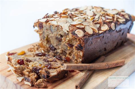 How many sugar are in fruit and nut loaf - calories, carbs, nutrition