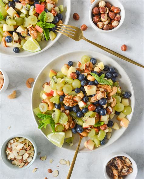 How many sugar are in fruit and nut salad kit - calories, carbs, nutrition