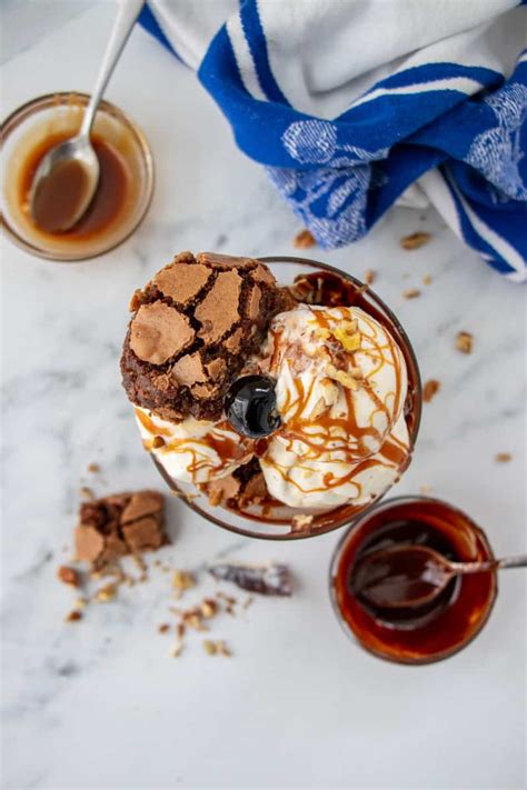 How many sugar are in fudge brownie sundae - calories, carbs, nutrition