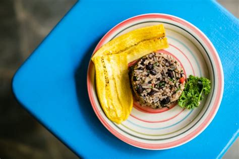 How many sugar are in gallo pinto - calories, carbs, nutrition