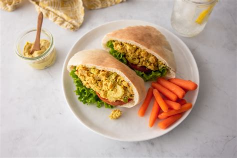 How many sugar are in garden curry salad pita - calories, carbs, nutrition
