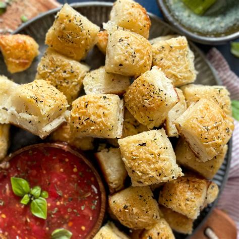 How many sugar are in garlic bread bites - calories, carbs, nutrition