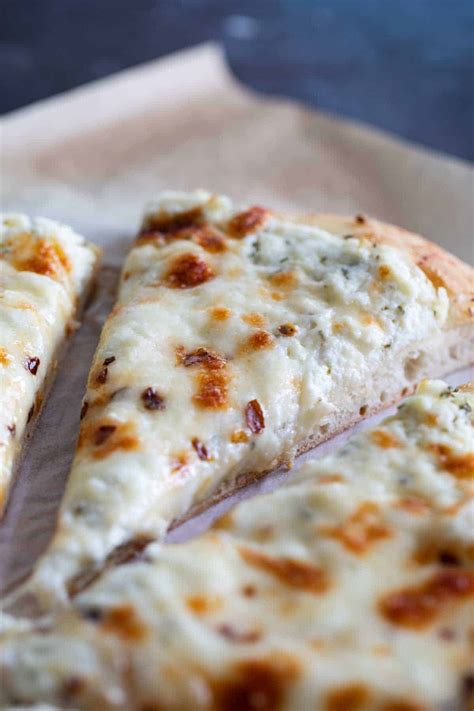 How many sugar are in garlic ricotta pizza - calories, carbs, nutrition