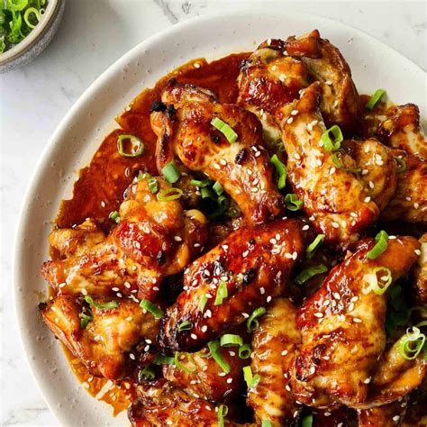 How many sugar are in garlic-style chicken wings - calories, carbs, nutrition