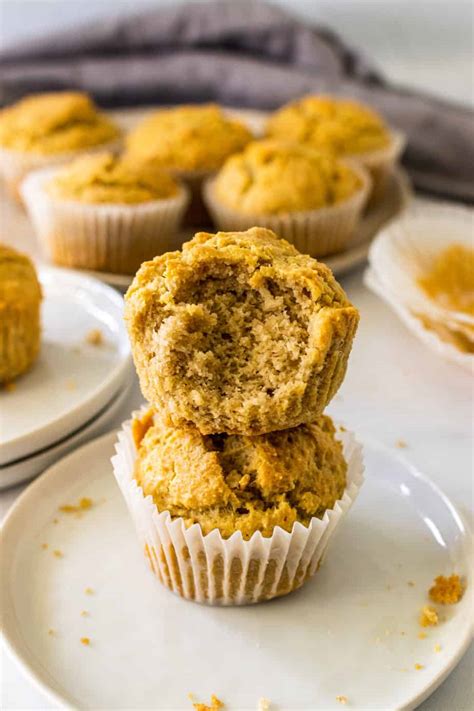 How many sugar are in gluten free breakfast muffin with cheese - calories, carbs, nutrition