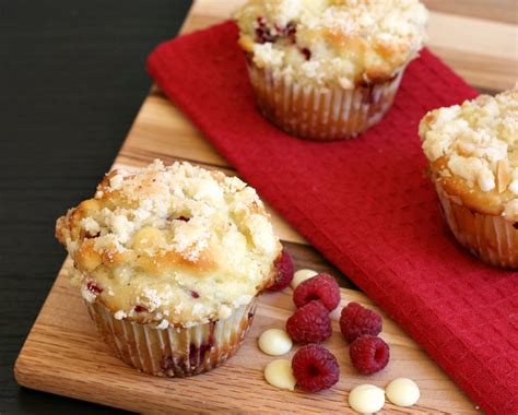 How many sugar are in gluten free white chocolate raspberry muffin - calories, carbs, nutrition