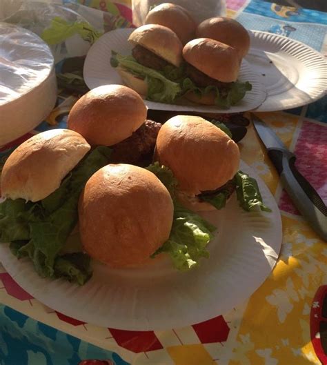 How many sugar are in goat sliders - calories, carbs, nutrition