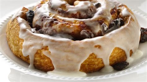 How many sugar are in golden raisin cinnamon rolls - calories, carbs, nutrition