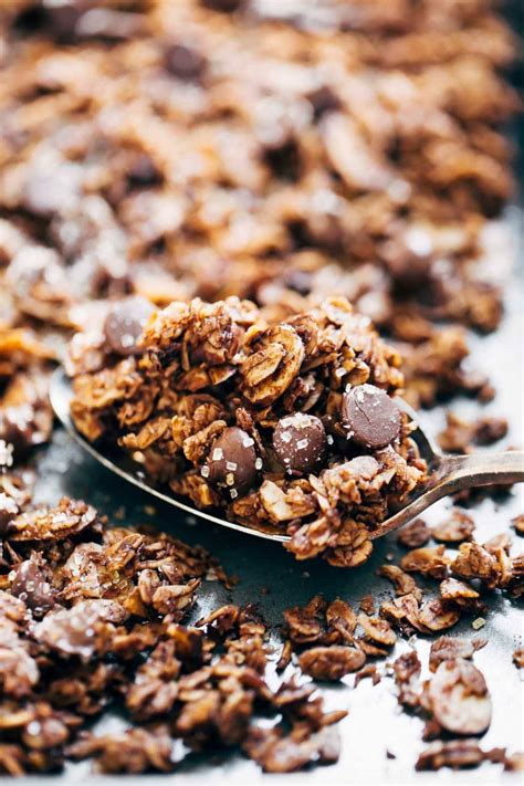 How many sugar are in granola, chocolate almond - calories, carbs, nutrition