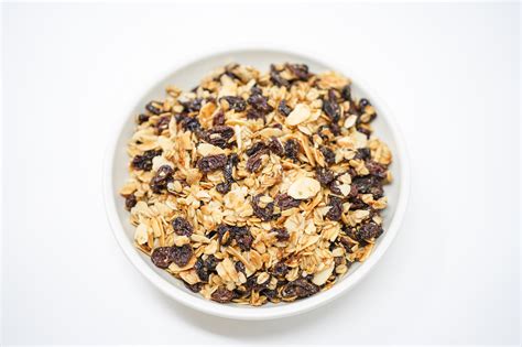 How many sugar are in granola with raisins - calories, carbs, nutrition