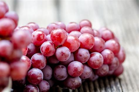 How many sugar are in grapes-seedless - calories, carbs, nutrition