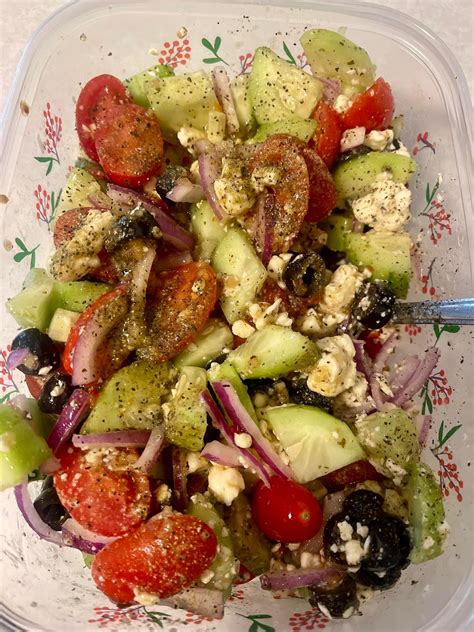 How many sugar are in great greek salad - calories, carbs, nutrition