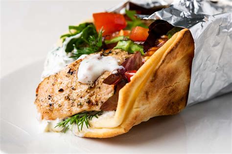 How many sugar are in greek chicken souvlaki pita sandwich - calories, carbs, nutrition