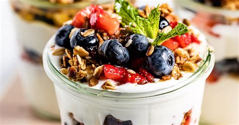 How many sugar are in greek parfait - calories, carbs, nutrition