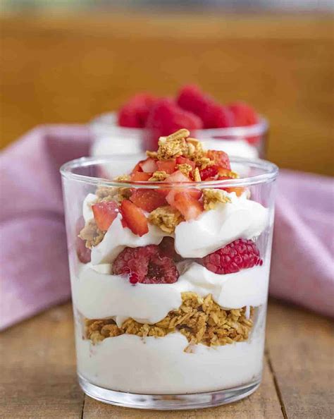 How many sugar are in greek yogurt parfait - calories, carbs, nutrition