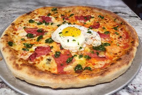 How many sugar are in green eggs ham pizza - calories, carbs, nutrition