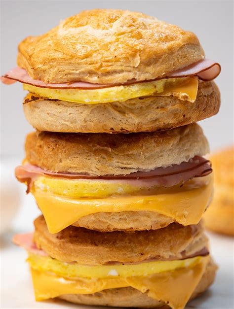 How many sugar are in grid sand brkf biscuit ham egg & cheese - calories, carbs, nutrition