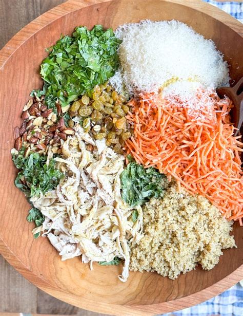 How many sugar are in grilled chicken, quinoa and kale salad - calories, carbs, nutrition
