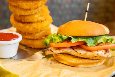 How many sugar are in grilled chicken and pastrami sandwich - calories, carbs, nutrition