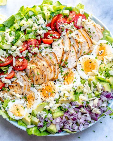 How many sugar are in grilled chicken cobb salad - calories, carbs, nutrition