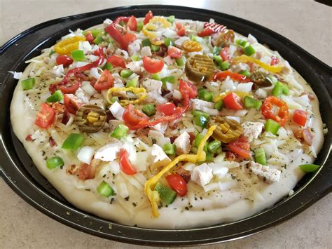 How many sugar are in grilled chicken pizza - calories, carbs, nutrition