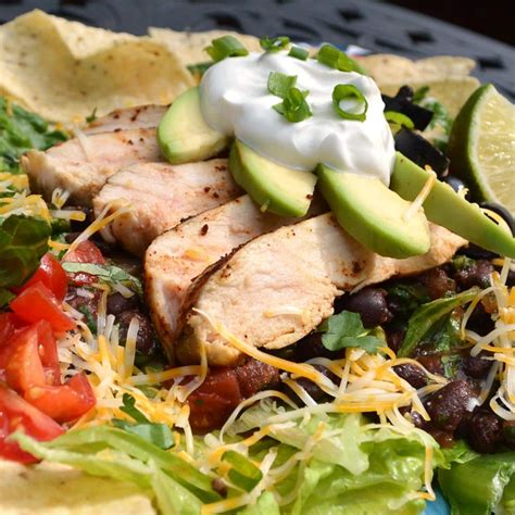 How many sugar are in grilled chicken taco salad - calories, carbs, nutrition