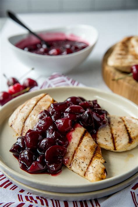 How many sugar are in grilled chicken with cherry olive sauce - calories, carbs, nutrition