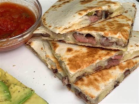 How many sugar are in grilled flank steak quesadilla - calories, carbs, nutrition