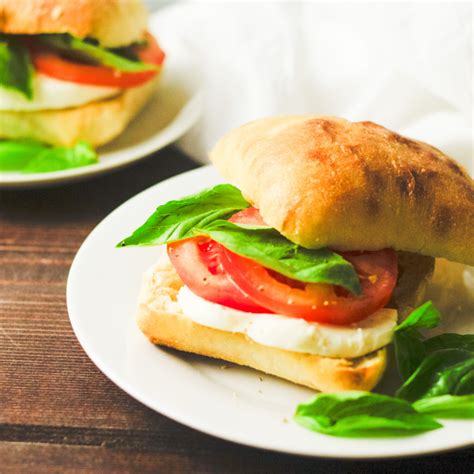 How many sugar are in grilled italian caprese sandwich - calories, carbs, nutrition