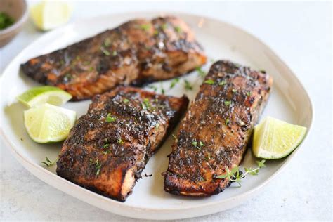 How many sugar are in grilled jerk salmon - calories, carbs, nutrition