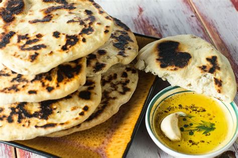 How many sugar are in grilled naan - calories, carbs, nutrition