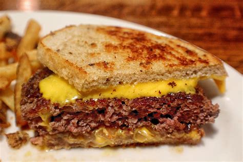 How many sugar are in grilled patty melt sandwich on rye - calories, carbs, nutrition
