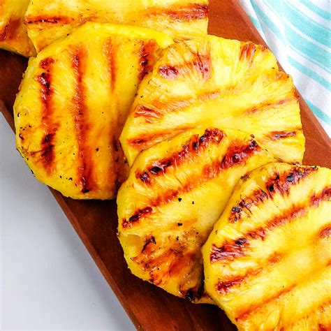 How many sugar are in grilled pineapple & star fruit - calories, carbs, nutrition