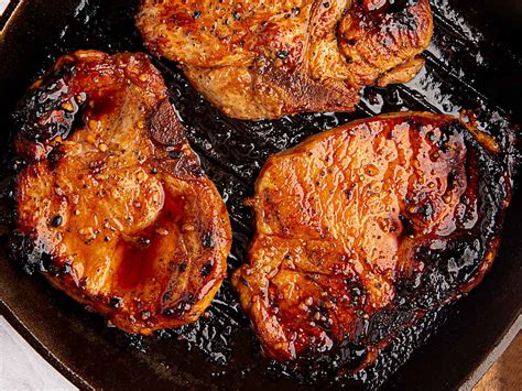 How many sugar are in grilled pork chops - calories, carbs, nutrition