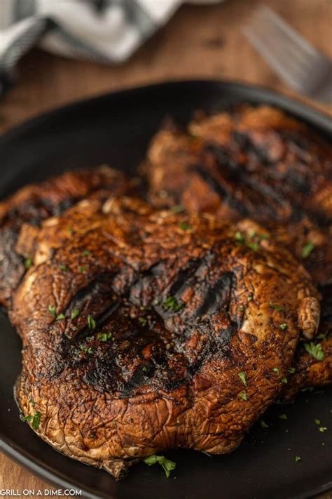 How many sugar are in grilled portabello mushroom & brie - calories, carbs, nutrition